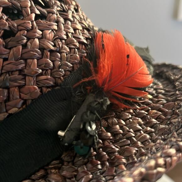 Vintage straw Cloche hat with Feather pin - Picture 6 of 7